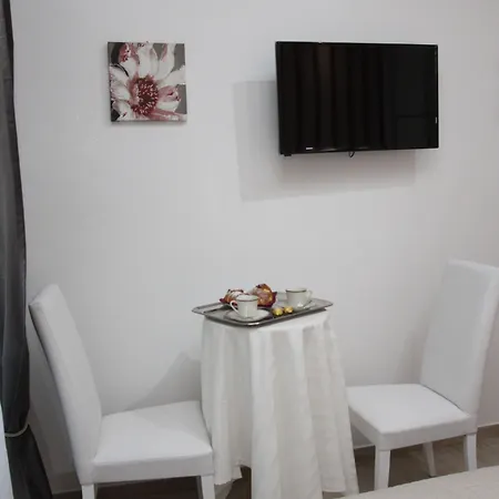 Interno 2 招待所